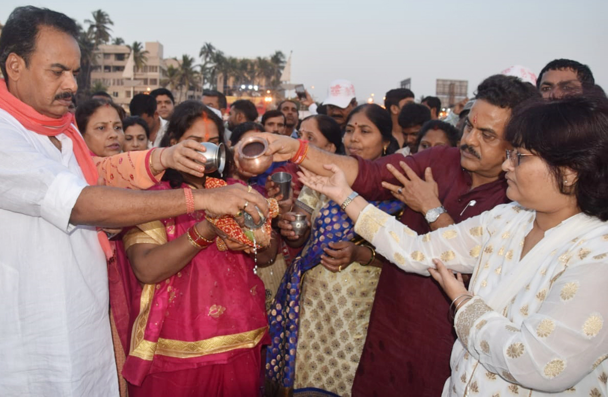 MRCC President Sanjay Nirupam #chathpooja@Juhuchowpatty Andheri Mumbai