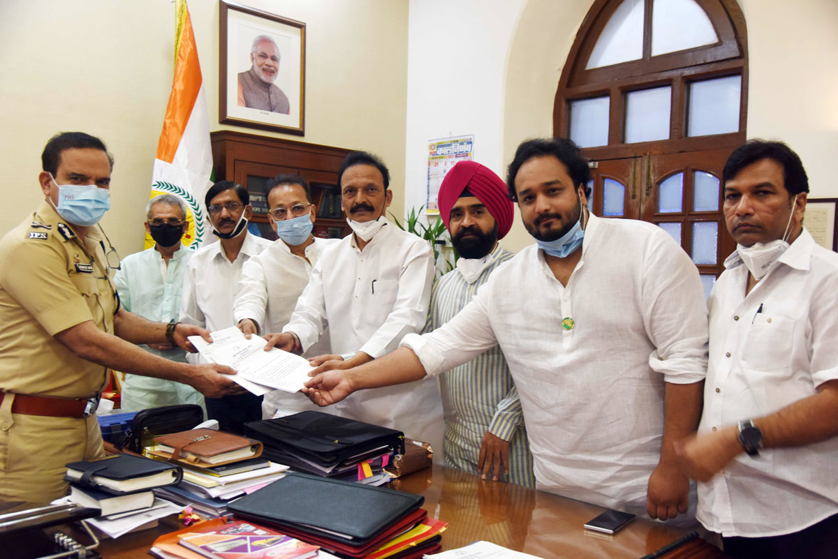 Mumbai Congress Delegation Meets Mumbai Police Commissioner at CP Head Office.