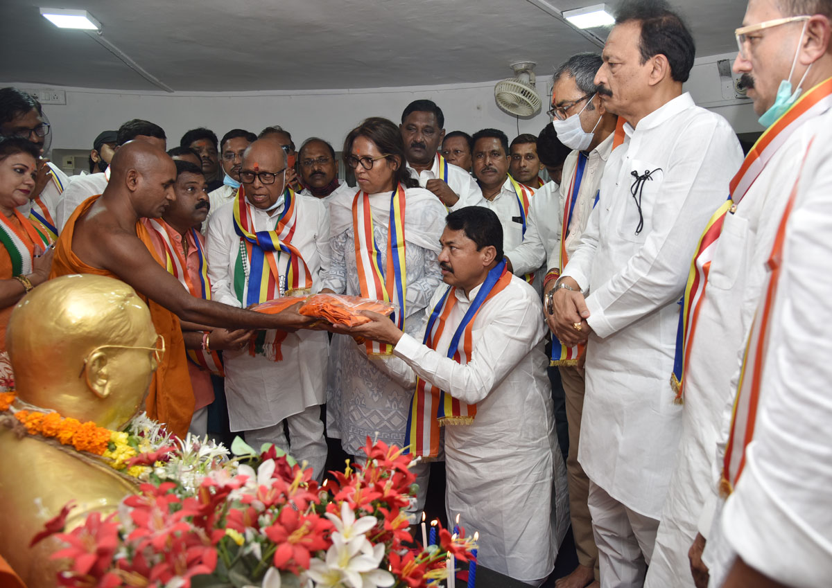 Newly Appointed MPCC President Nana Patole with Team for Abhivadan to Bharat Ratna Mahamanav Dr.Babasaheb Ambedkar at Chaitybhoomi Dadar.