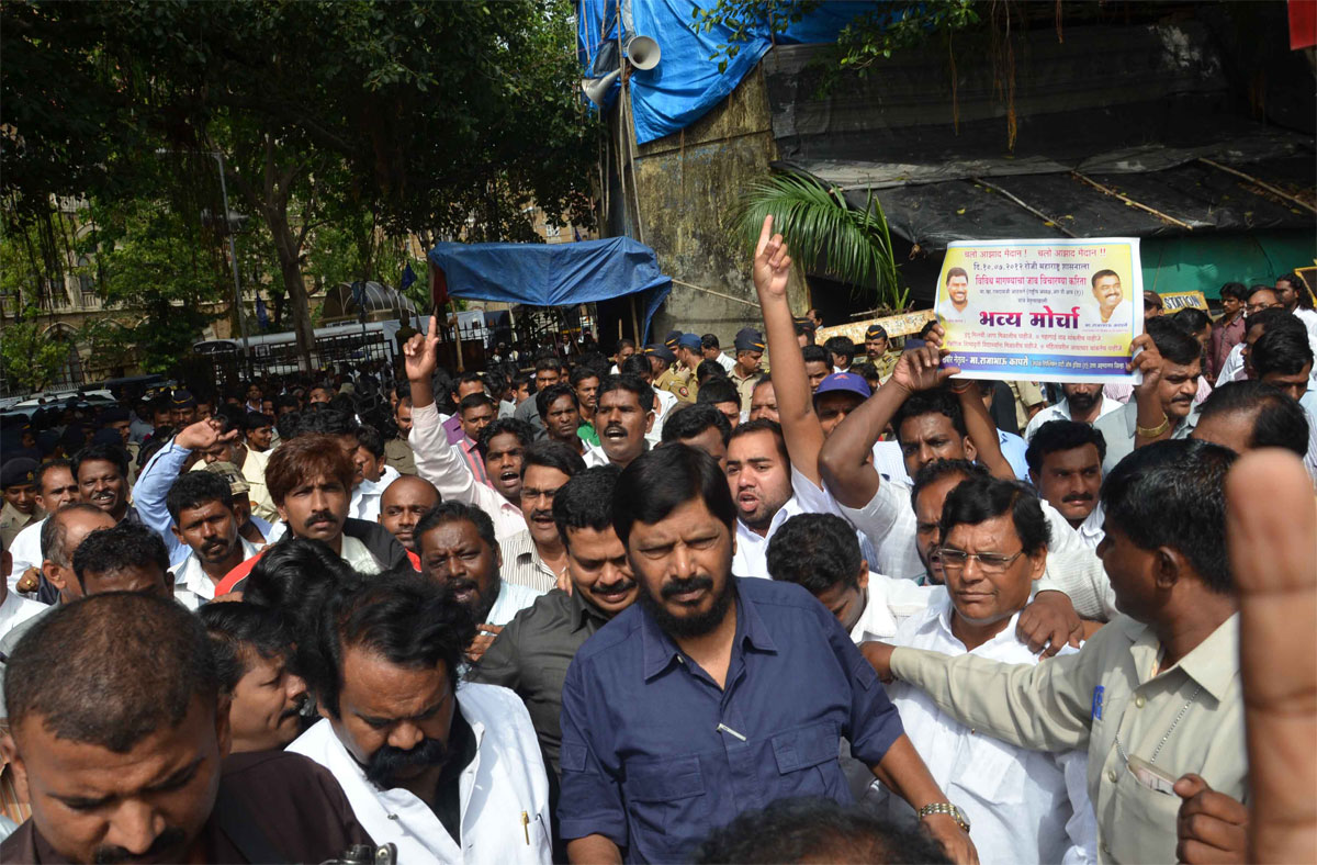RPI PRESIDENT RAMDAS ATHAWALE & WORKER'S PROTEST AT AZAD MAIDAN.