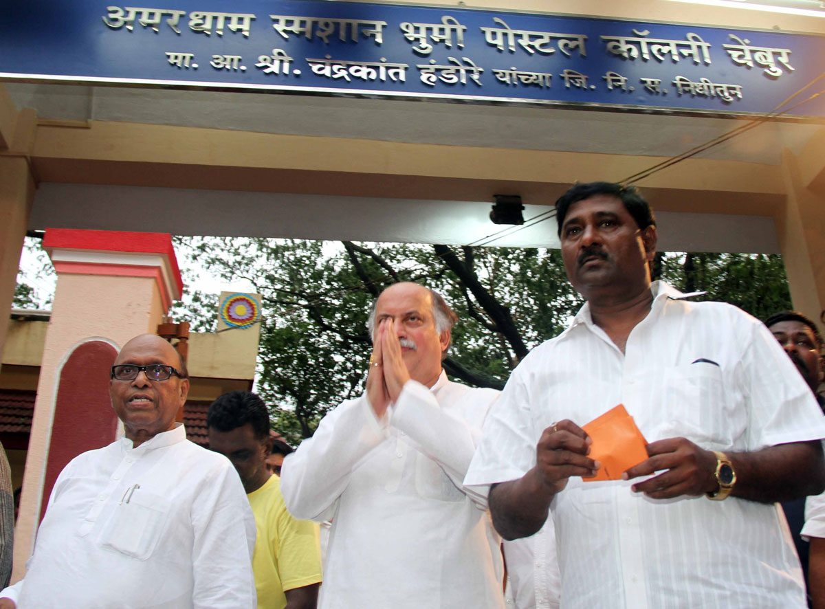 EX.UNION MINSITER & MP.GURUDAS KAMAT,MP.EKNATH GAIKWAD & EX.MINISTER & MLA CHANDRAKANT HANDORE TO INAUGURATE CEMETERY AT CHEMBHUR.