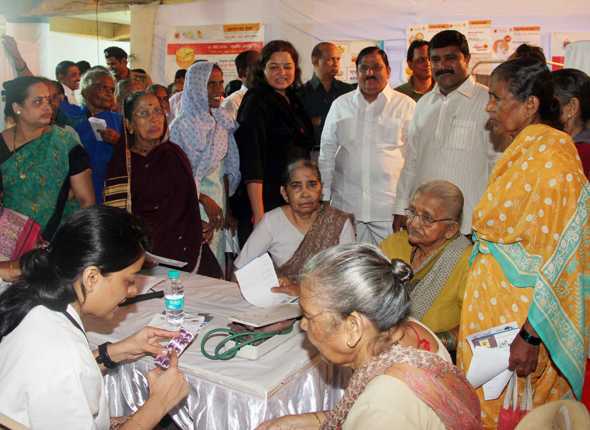 ALL INDIA CONGRESS PARTY & BMC TOGETHER ORGANISED "FREE MEDICAL CAMP" BY CORPORATER MANOJ JAMSUTKAR AT MAZGAON.