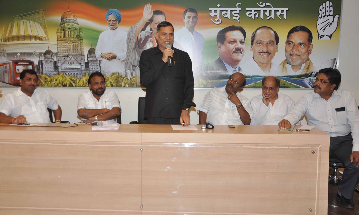MRCC PRESIDENT & MLA KRIPASHANKAR SINGH AT RAJIV GANDHI BHAVAN.