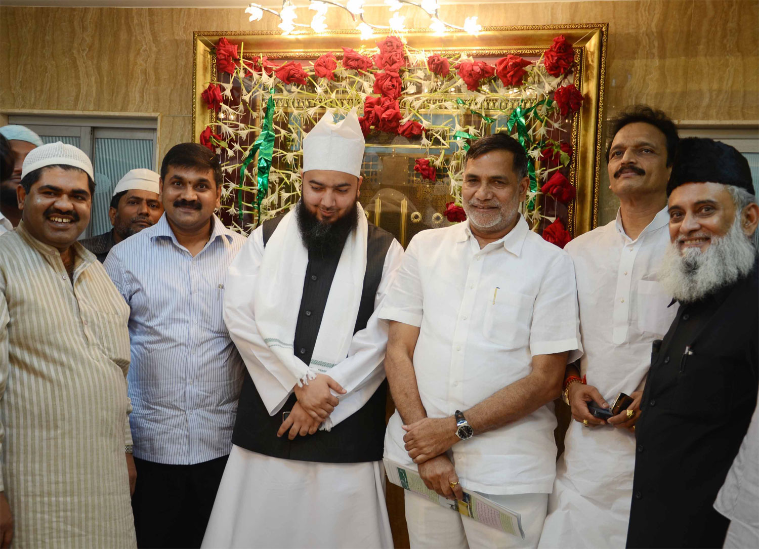 SHAHIDAYE RAHE MADINA HAJRAT ANWAR ASHRAF URF MUSHNNA MIYA 8th URSHA ON OCCASION MRCC PRESIDENT KRIPASHANKAR SINGH & STATE MINISTER SACHIN BHAU AHIR  AT M.S.ALI ROAD DOTANKI.