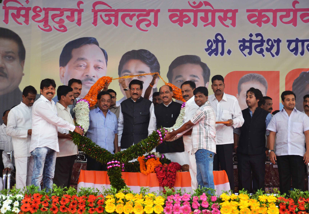 CHIEF MINISTER PRITHVIRAJ CHAVAN,MPCC PRESIDENT MANIKRAO THAKARE & SINDHUDURGH GUARDIAN MINISTER NARAYAN RANE IN CONGRESS PARTY MELAVA AT KANKAVLI.