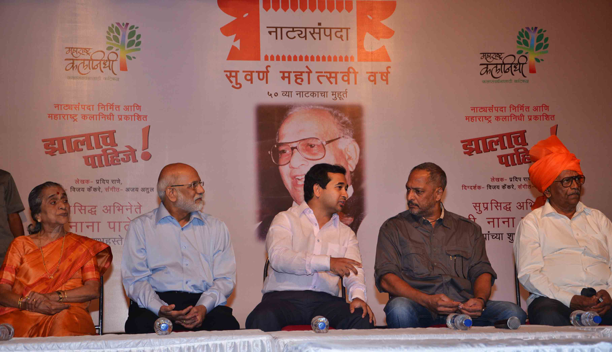 SWABHIMAAN SANGHATANA PRESIDENT NITESH NARAYANRAO RANE & DISTINGUISHED MARATHI AND BOLLYWOOD ACTOR NANA PATEKAR.AT SHIVAJI MANDIR DADAR.