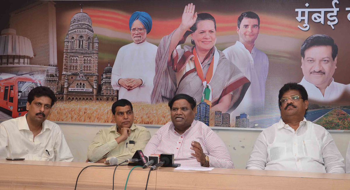 MUMBAI CONGRESS PRESIDENT PROF.JANARDAN CHANDURKAR IN PRESS CONFERENCE AT MRCC RAJIV GANDHI BHAVAN.