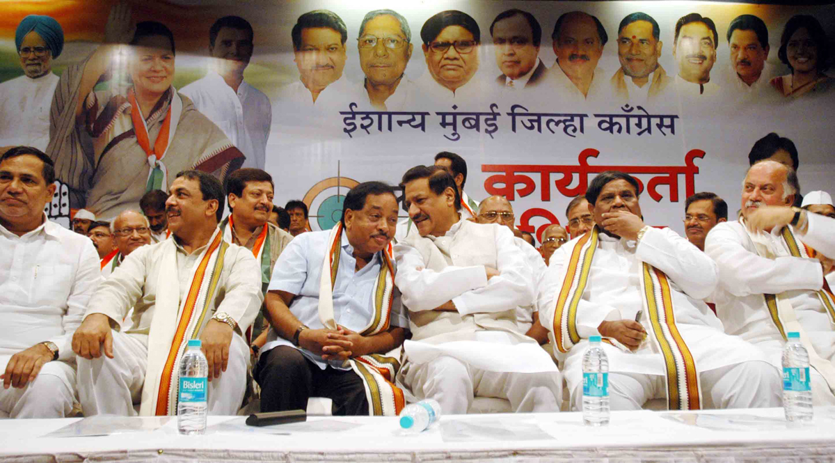 CHIEF MINISTER PRITHVIRAJ CHAVAN,MUMBAI CONGRESS PRESIDENT JANARDHAN CHANDURKAR DURING MUMBAI DISTRICT CONGRESS COMMITTEE WORKERS SAMMELAN AT GHATKOPAR.