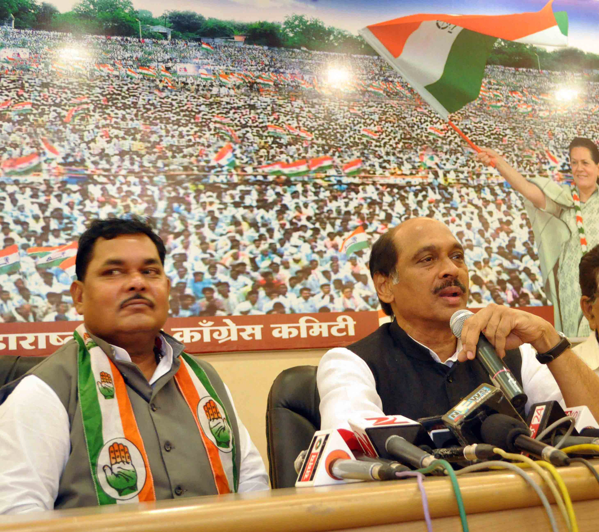 MPCC PRESIDENT MANIKRAO THAKARE & AICC DY.OBSERVER MAHARASHTRA STATE SHAHURAJ VALMIKI PRESS CONFERENCE AT GANDHI BHAVAN.