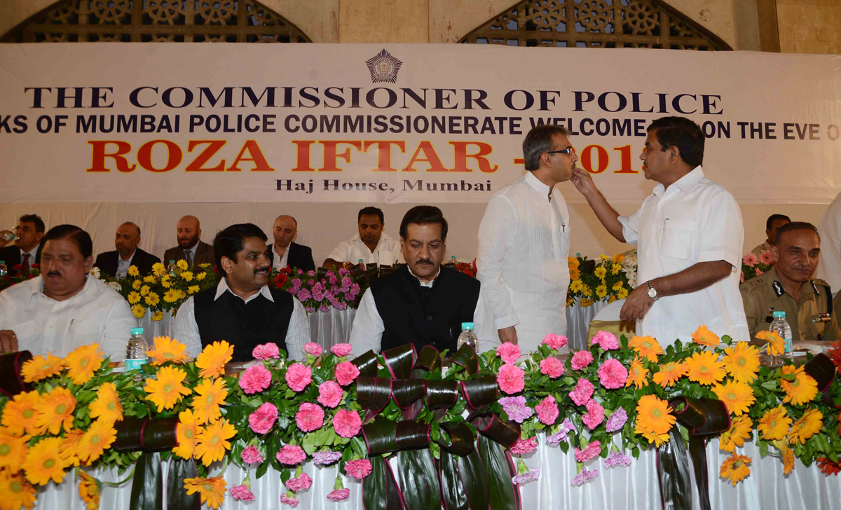 MUMBAI POLICE COMMISSIONER RAMZAN ROZA-E-IFTAR PARTY AT HAJ HOUSE CST .