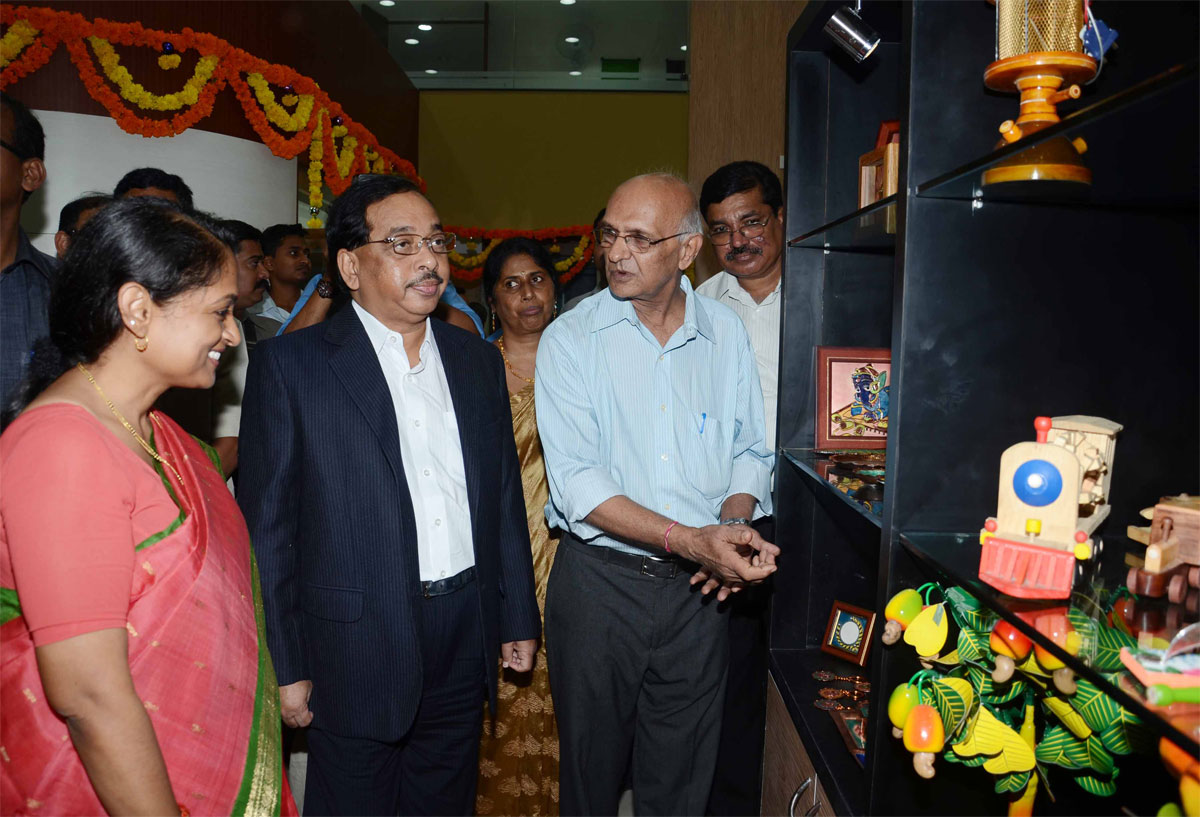MINISTER NARAYANRAO RANE AT WORLD TRADE CENTER.