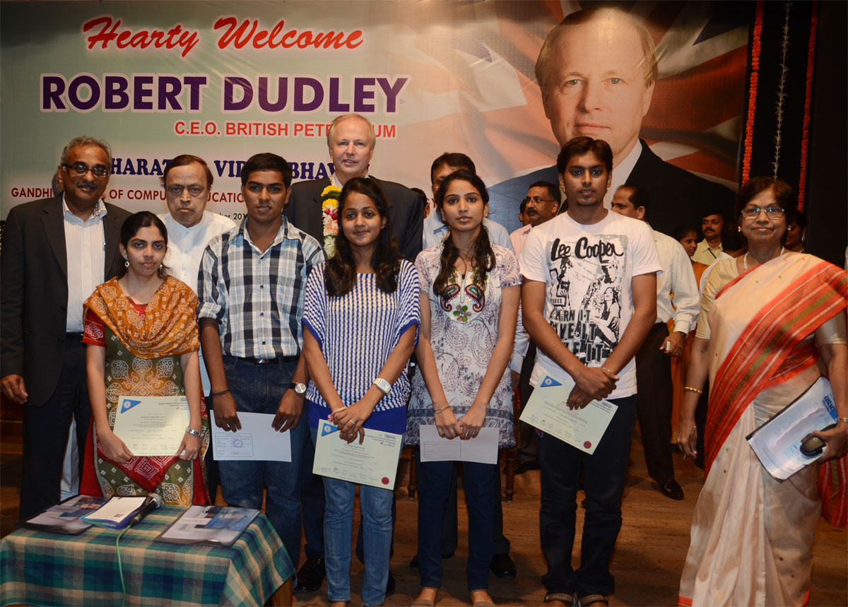 M.P.& EX.UNION MINISTER MURLI DEORA & ROBERT DUDLEL CEO OF BRITISH PETROLEUM AT BHARTIY VIDYA BHAVAN BHAVANS COLLEGE.