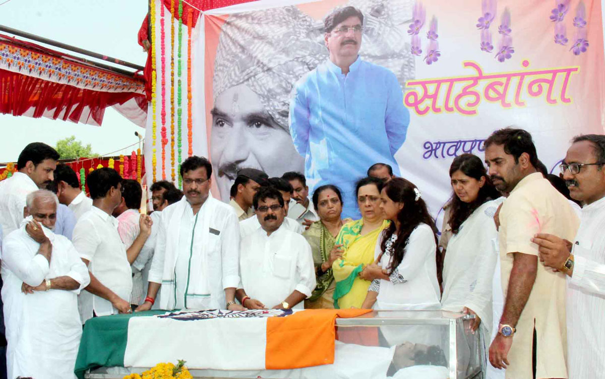 Paying Last Respect to BJP Leader Gopinath Munde at Parli in Beed.