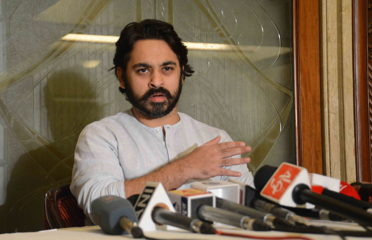 Ex MP Dr.Nilesh Narayanrao Rane Press Conference at Executive Enclave Hotel Palihill Bandra.