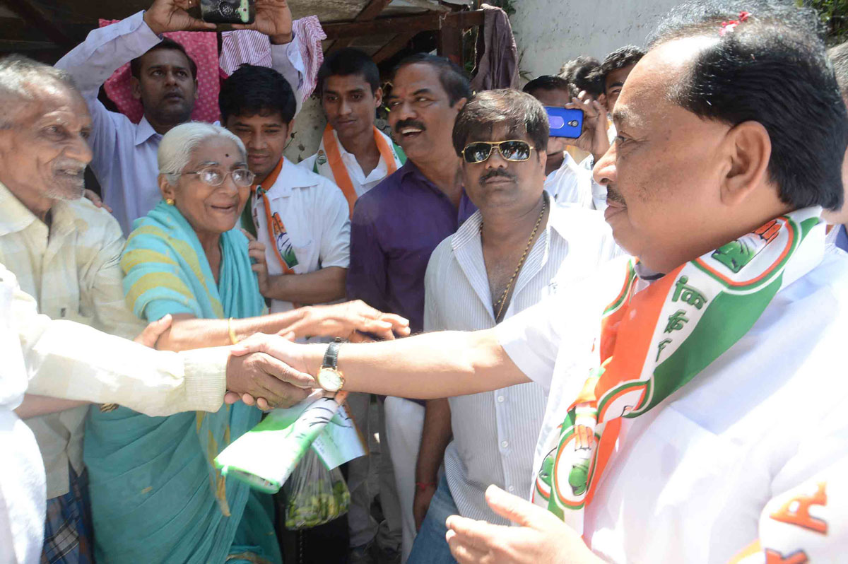 176-Bandra(E) Assembly Constituency Congress-NCP Candidate Narayanrao Rane Rally From Jaihind Nagar To Nirmal Nagar Bandra.