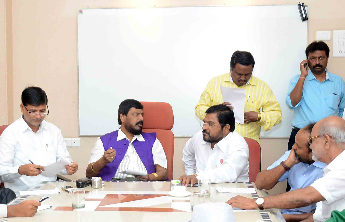 Ramdas Athawale,Raju Shetty,Mahadeo Jankar,Vinayak Mete Meeting & Joint Press Conference at MIG Club Bandra.