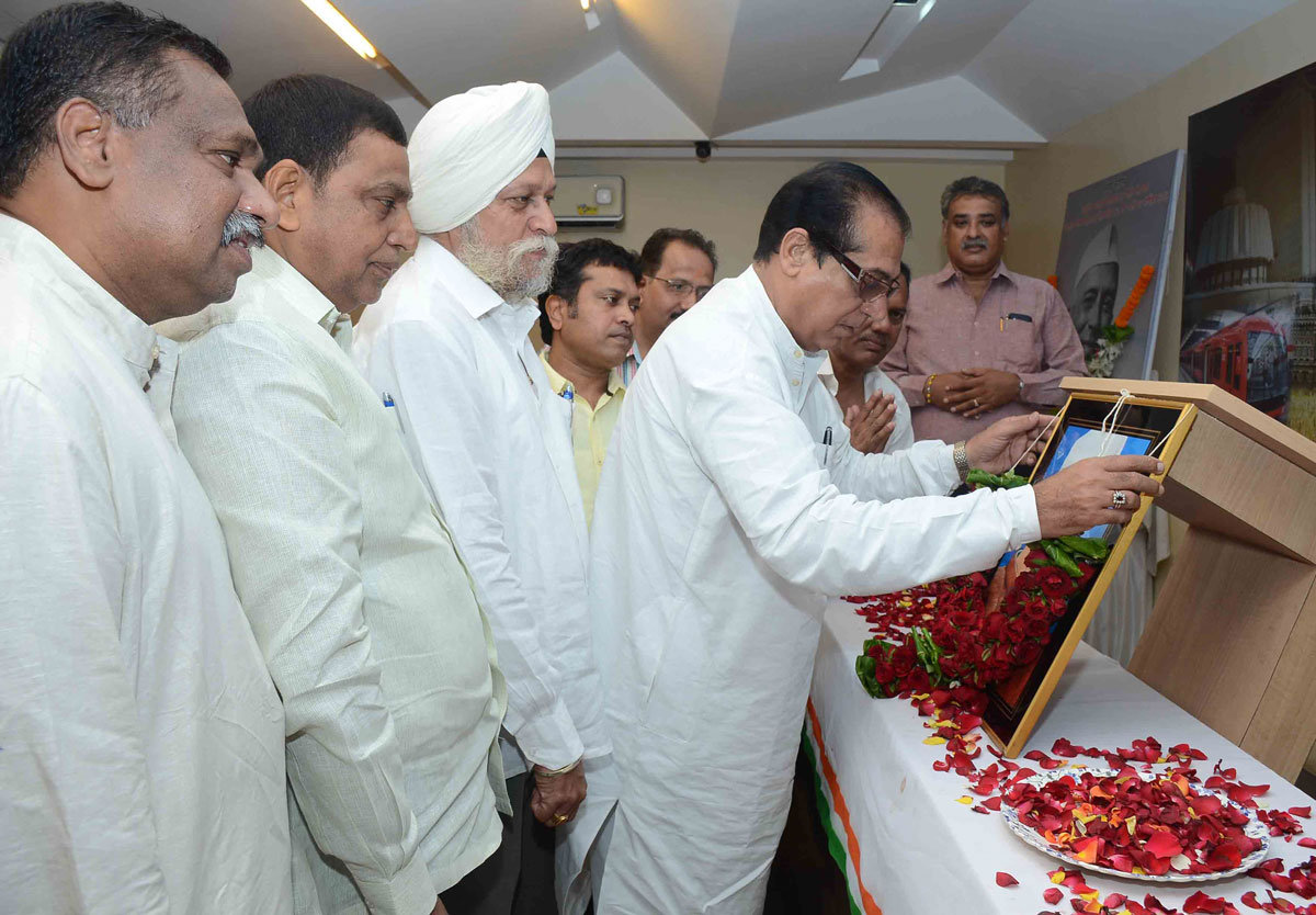 Mumbai Congress Leader's Paying Tribute to Late.Prime Minister Of India Pandit Jawaharlal Nehru on His Death Anniversary at Rajiv Gandhi Bhavan.