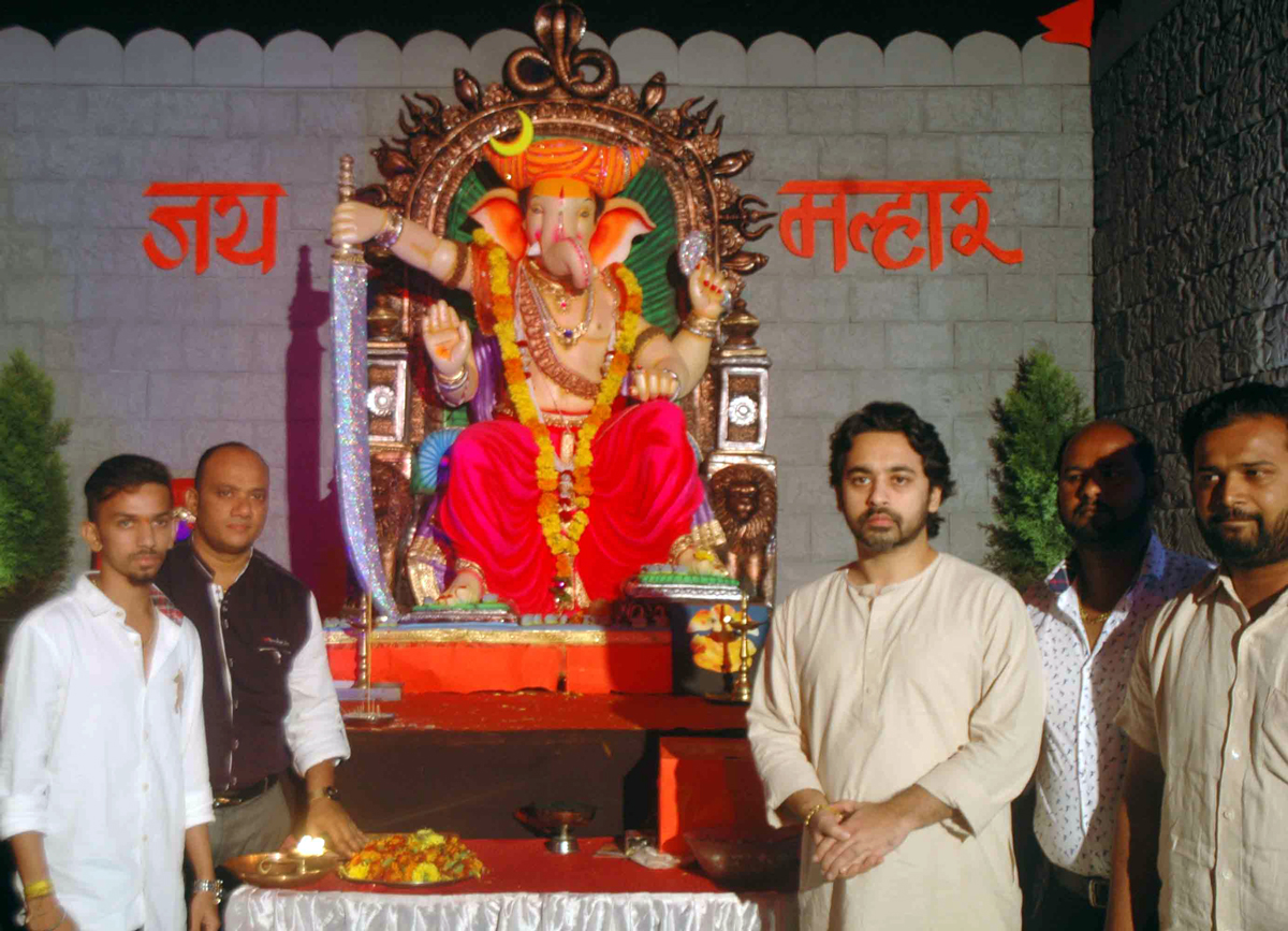 Ex.MP Dr.Nilesh Narayanrao Rane visit Kharghar Navi Mumbai Ganesh Mandal.