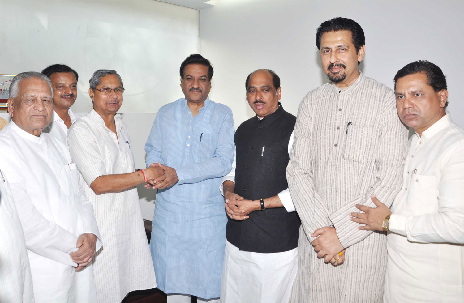 AICC MAHARASHTRA OBSERVER MOHAN PRAKASHJI CONGRATULATING CHIEF MINISTER PRITHVIRAJ CHAVAN ON HIS UNANIMOUS ELECTION TO THE COUNCIL AT VARSHA BUNGALOW.
