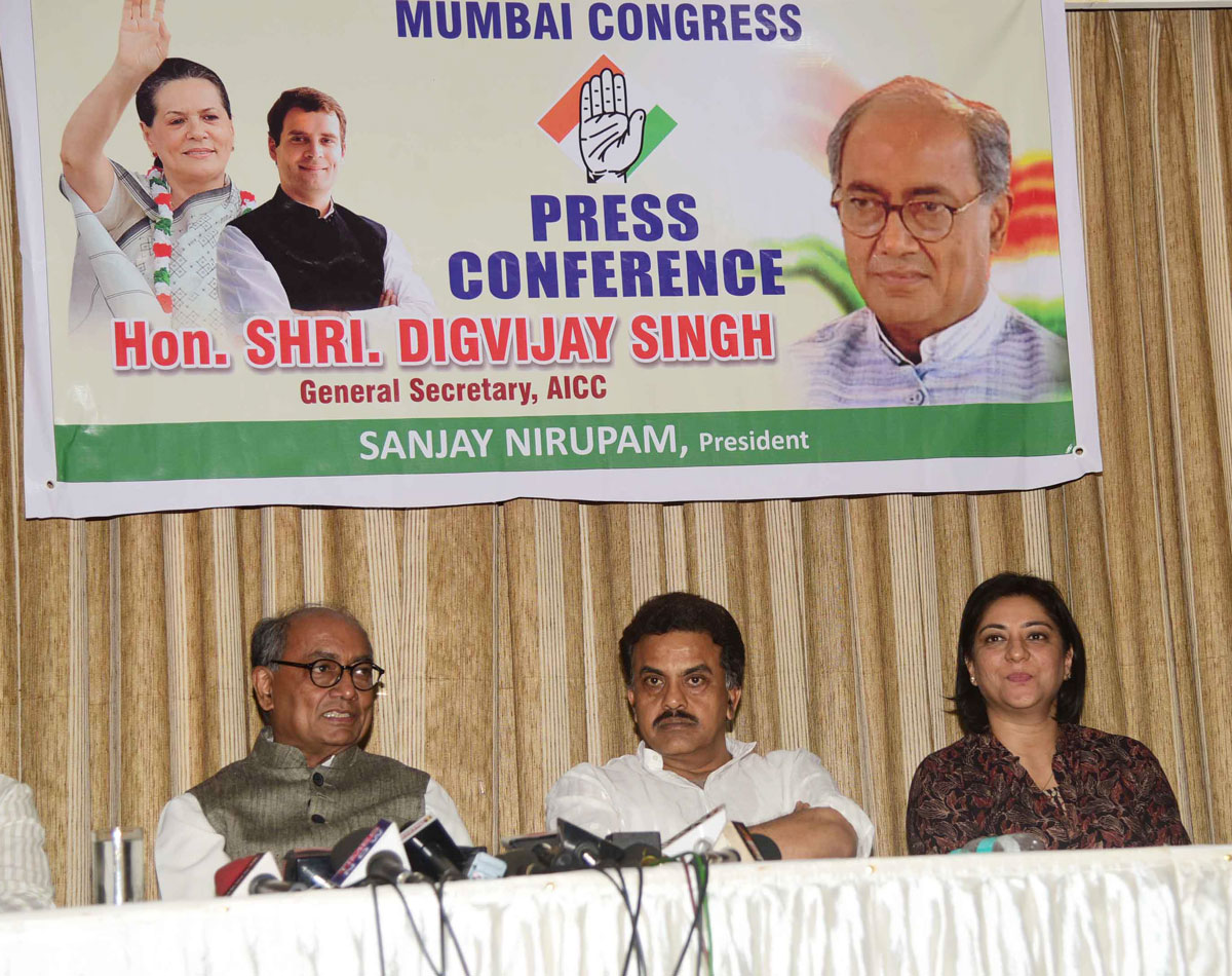 Congress Leaders Digvijay Singh , Sanjay Nirupam & Priya Dutt during Press Conference at Rangsharda Bandra.
