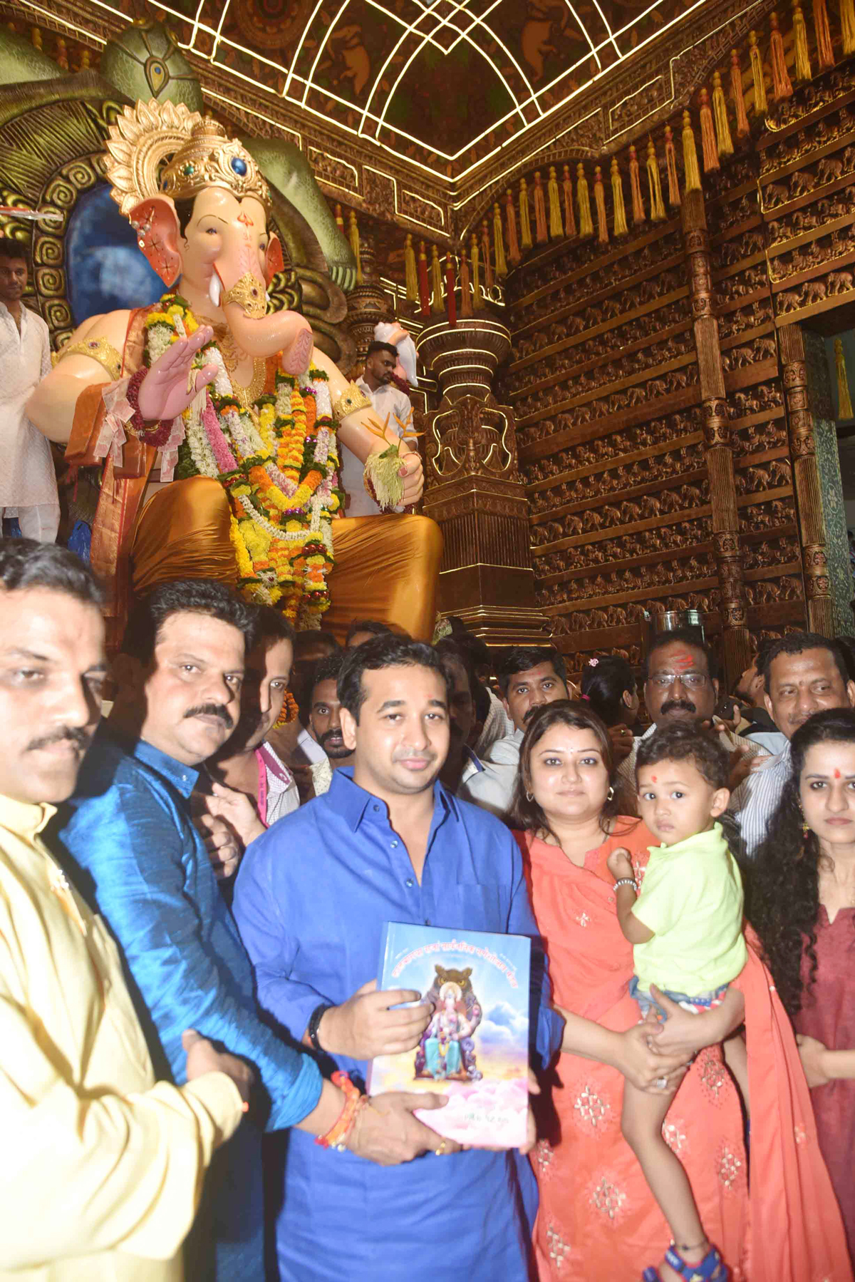 MLA Nitesh Rane with wife Nandita & Son Nimish for Lalbaugh Raja & Chintamani Darshan.