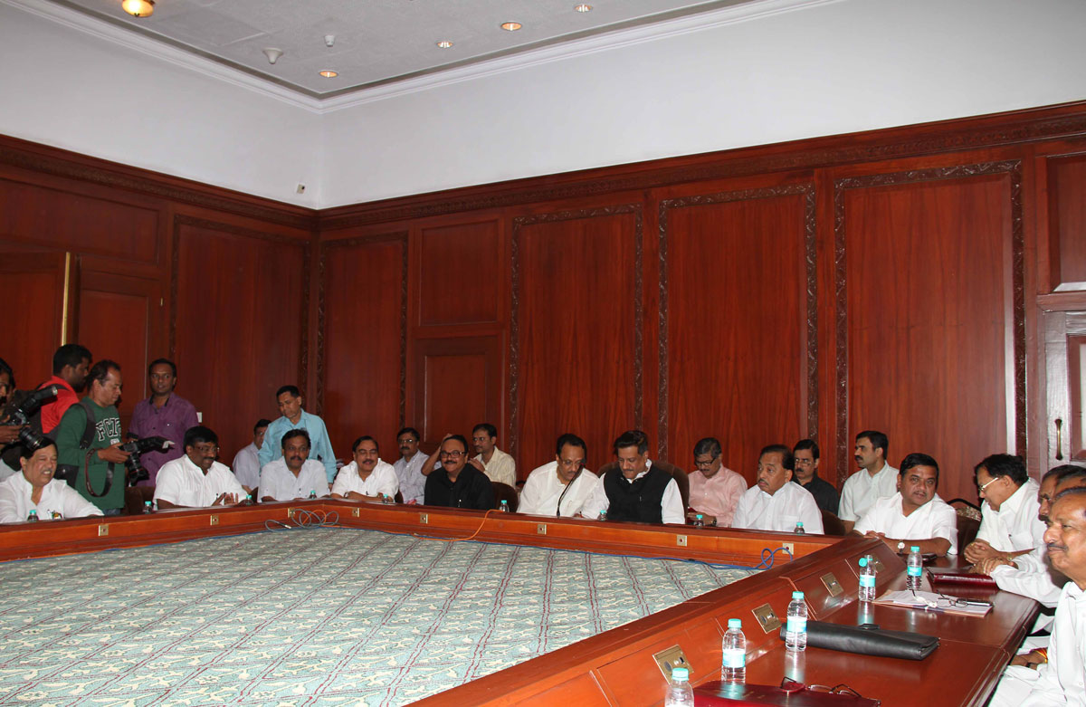 TEA PARTY BY CHIEF MINISTER PRITHVIRAJ CHAVAN DAY BEFORE BUDGET SESSION IN MUMBAI AT SAHAYADRI GUEST HOUSE.