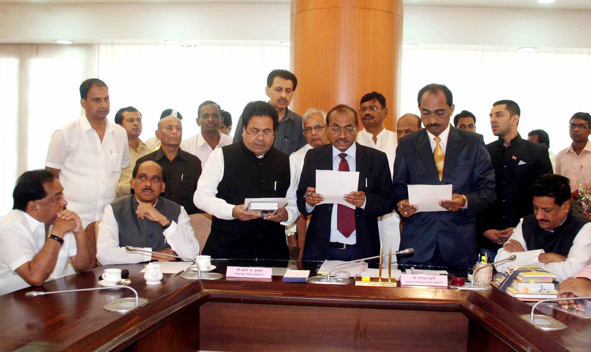 RAJYA SABHA NOMINATION FORM  FILLED BY CONGRESS CANDIDATE RAJIV SHUKLA  AT VIDHAN BHAVAN MUMBAI.