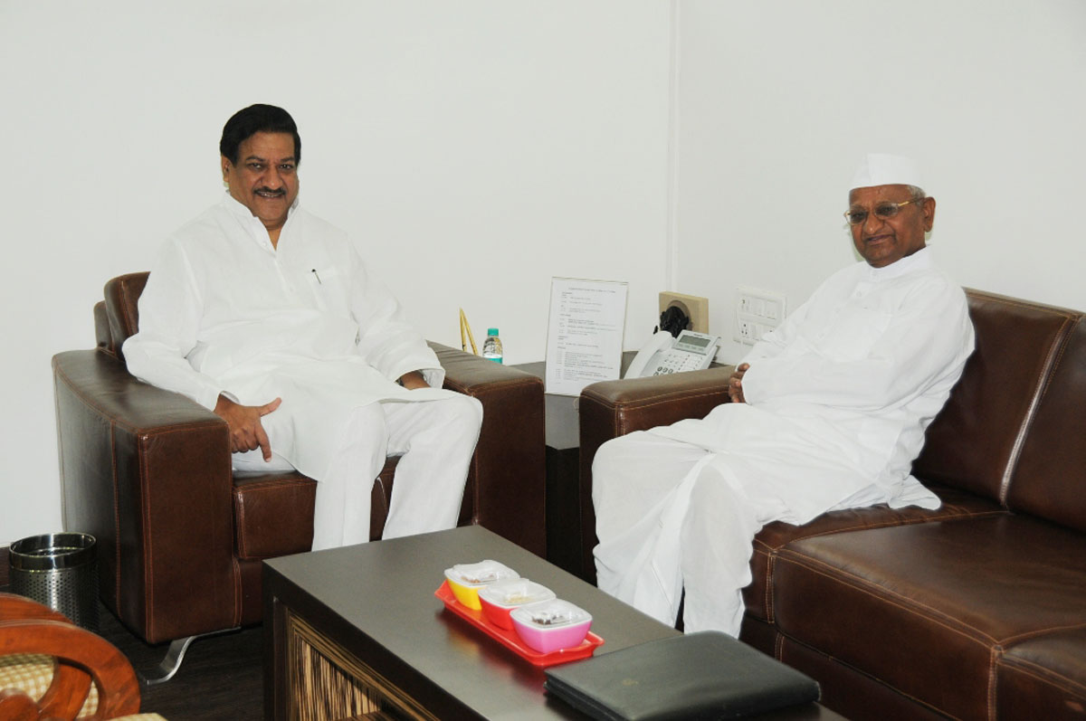 ANNA HAJARE MEETS CHIEF MINISTER PRITHVIRAJ CHAVAN AT VARSHA BUNGALOW.