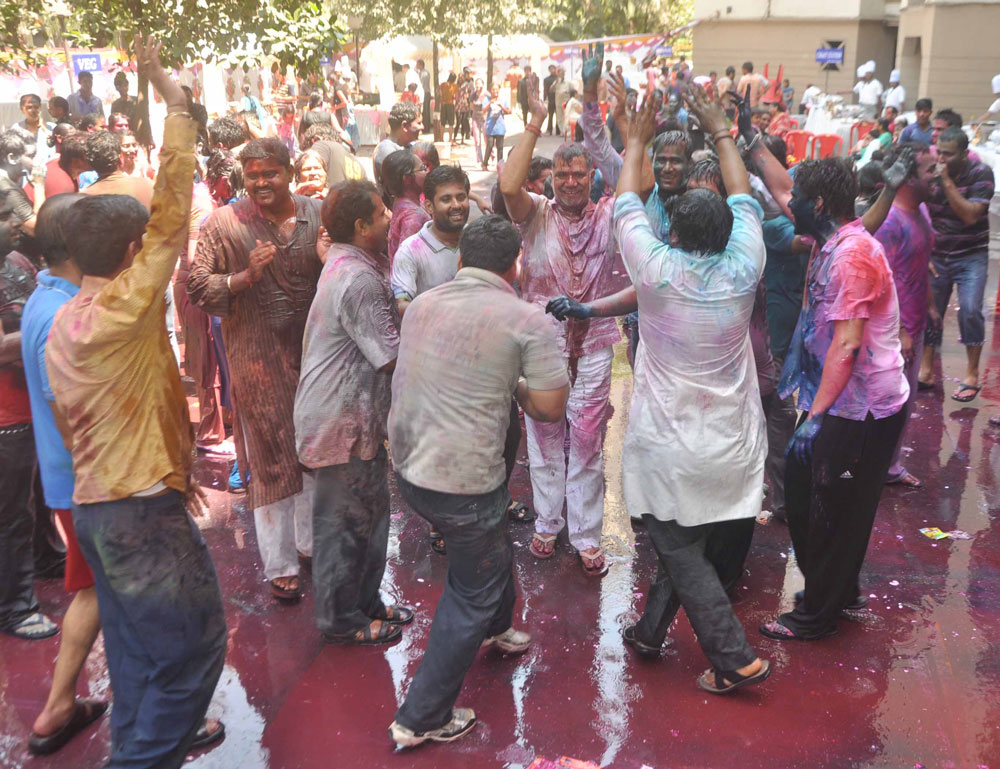 FESTIVAL OF COLOURS HOLI RE HOLI.