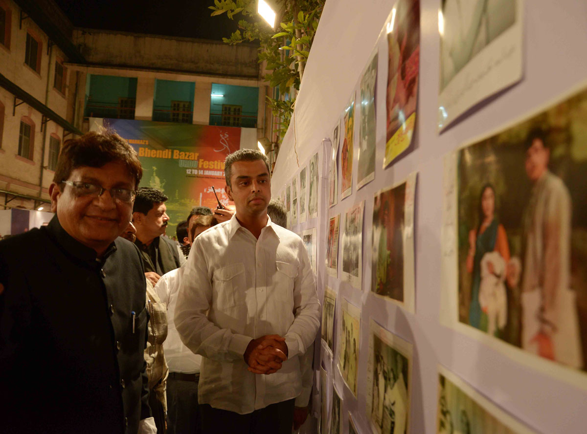 MP.& Union Minister Milind Deora visited Bhendi Bazar Urdu Festival.