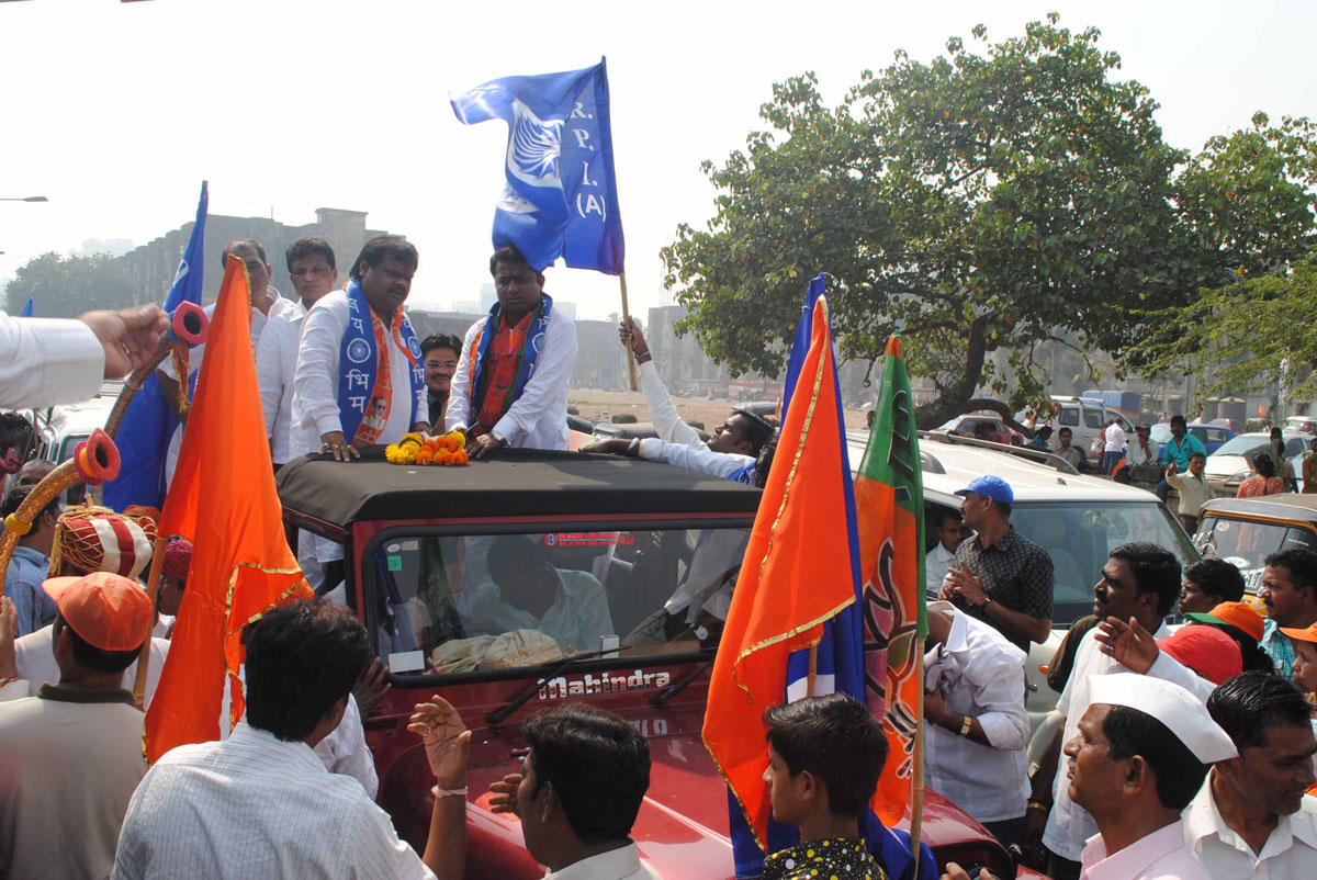 CANDIDATES RUSH TO ELECTION OFFICER OFFICE TO FILE NOMINATION FOR BMC ELECTION IN MUMBAI