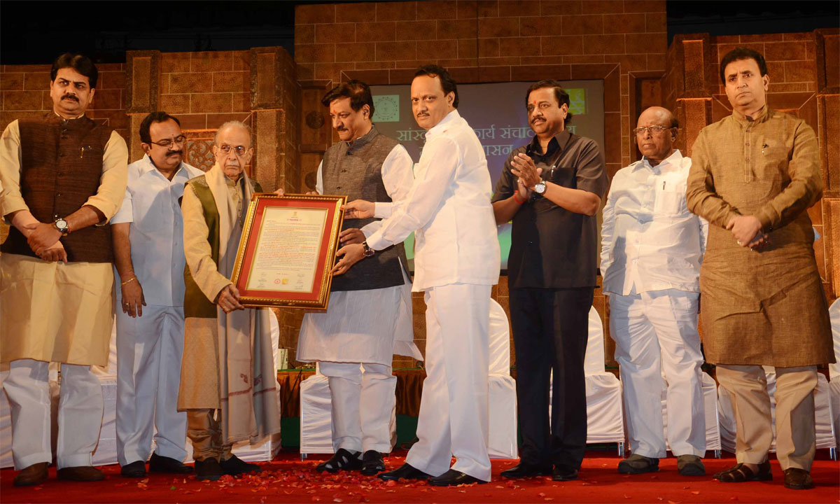 CHIEF MINISTER PRITHVIRAJ CHAVAN & DY.CHIEF MINISTER AJITDADA PAWAR  AT RAVINDRA NATYA MANDIR.
