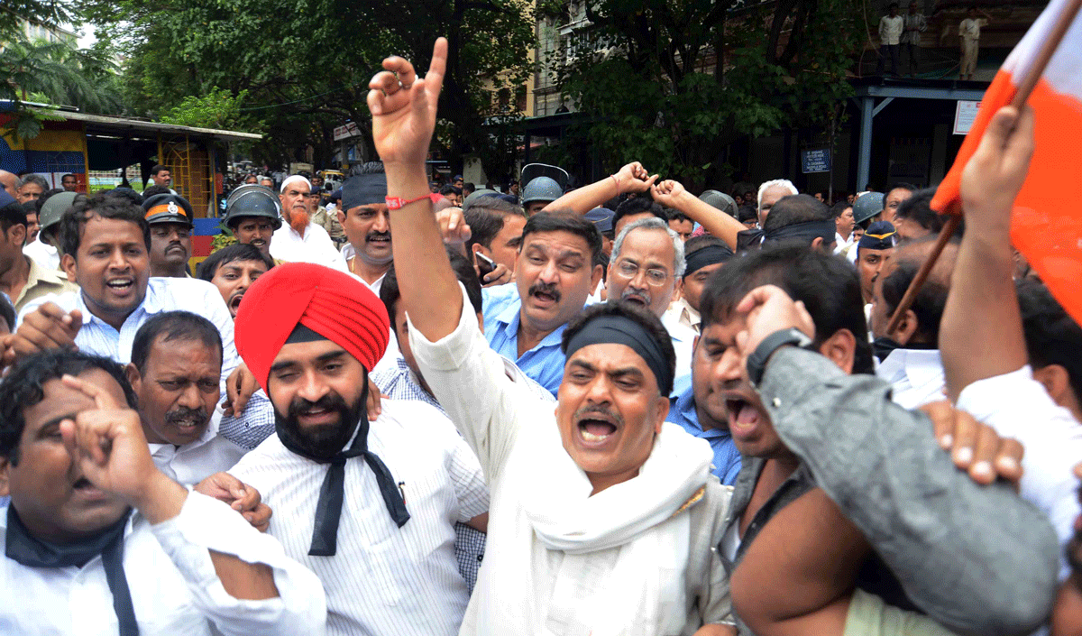 Mumbai Congress "Mukh Morcha" at Hutatma Chowk on Suspension of Congress Party Chairperson MP.Sonia Gandhi with Congress MP's  in Parliament House.