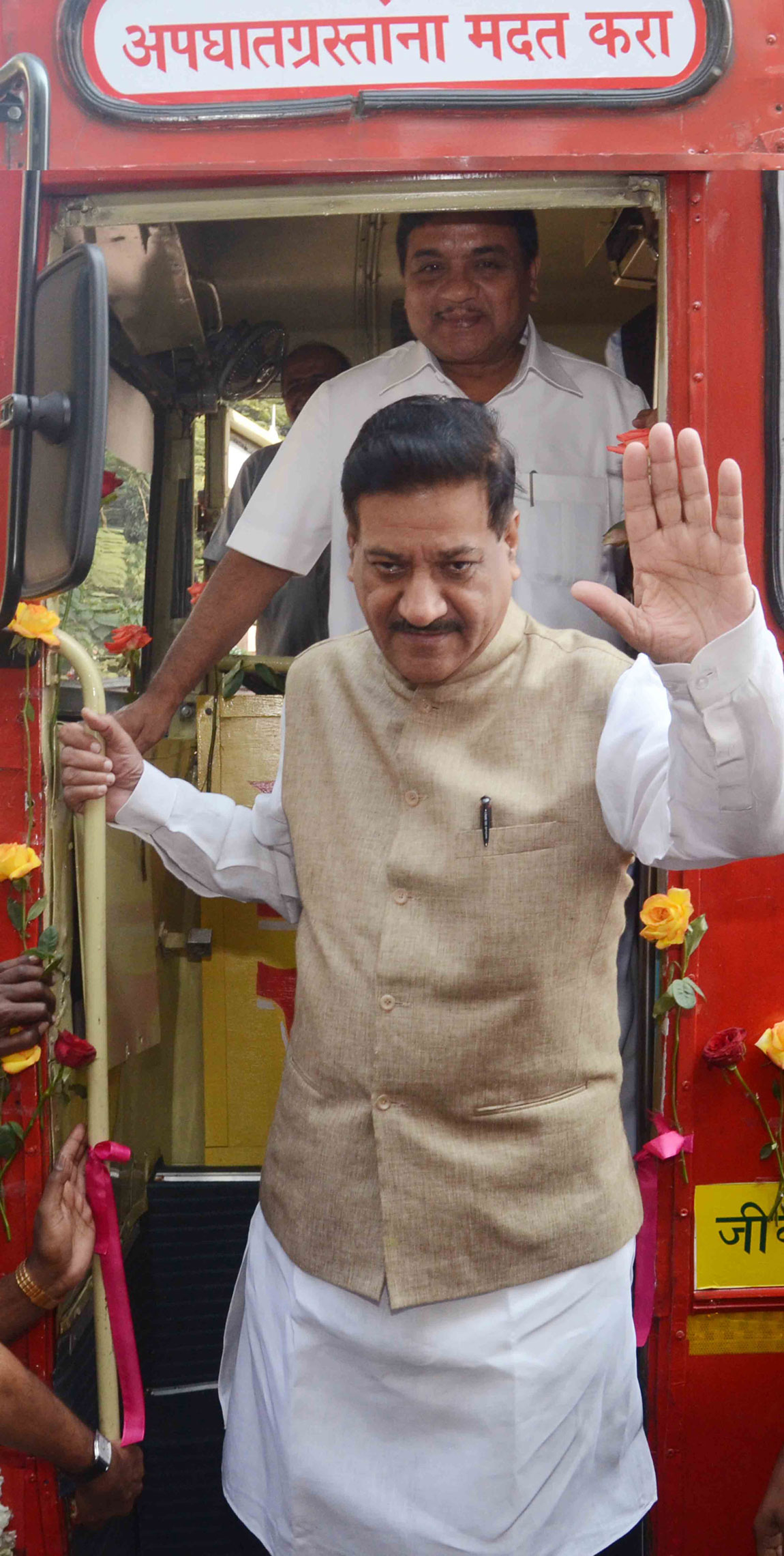 Chief Minister Prithviraj Chavan & Home Minister R.R.Patil Road Safety Awareness Campaign at Sahyadri Guest House.