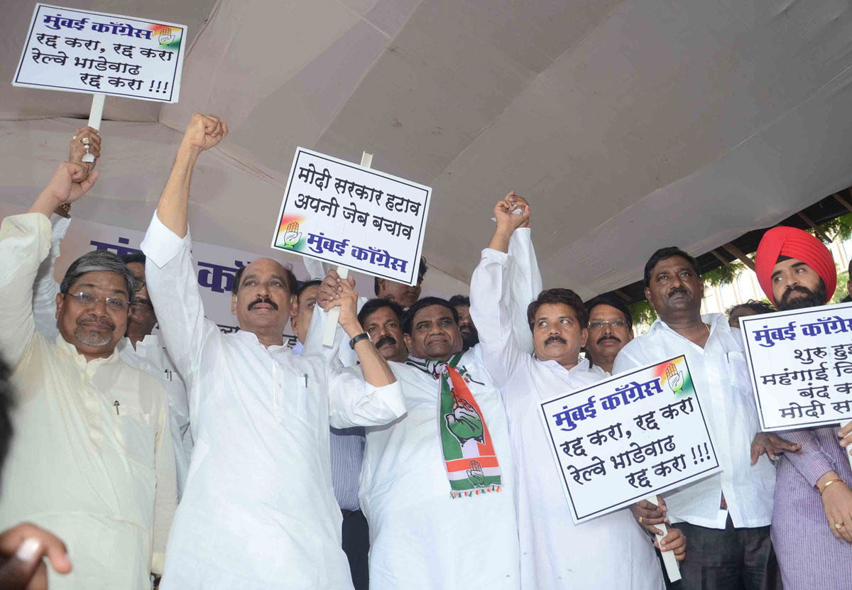 Mumbai Congress President's Prof.Janardan Chandurkar with Mumbai Congress Team Protest Against Railway Fare Hike at CST Azad Maidan.