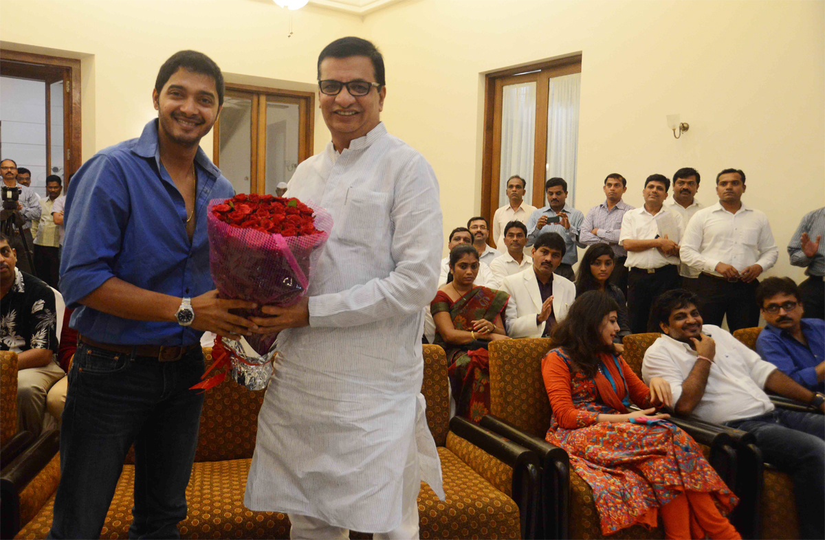 Minister Balasaheb Thorat & Cine Star Shreyas Talpade During Launch of Maha E-Seva Centre's & Poster Boys Promo at Malbar Hill Seva Sadan.