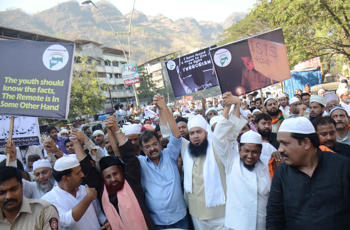 "MARCH AGAINST TERRORISM" to condemn ISIS and all other terror organizations under the leadership of Hazrat Maulana Syed Moinuddin Ashraf Sahab (Moin Miyan) .