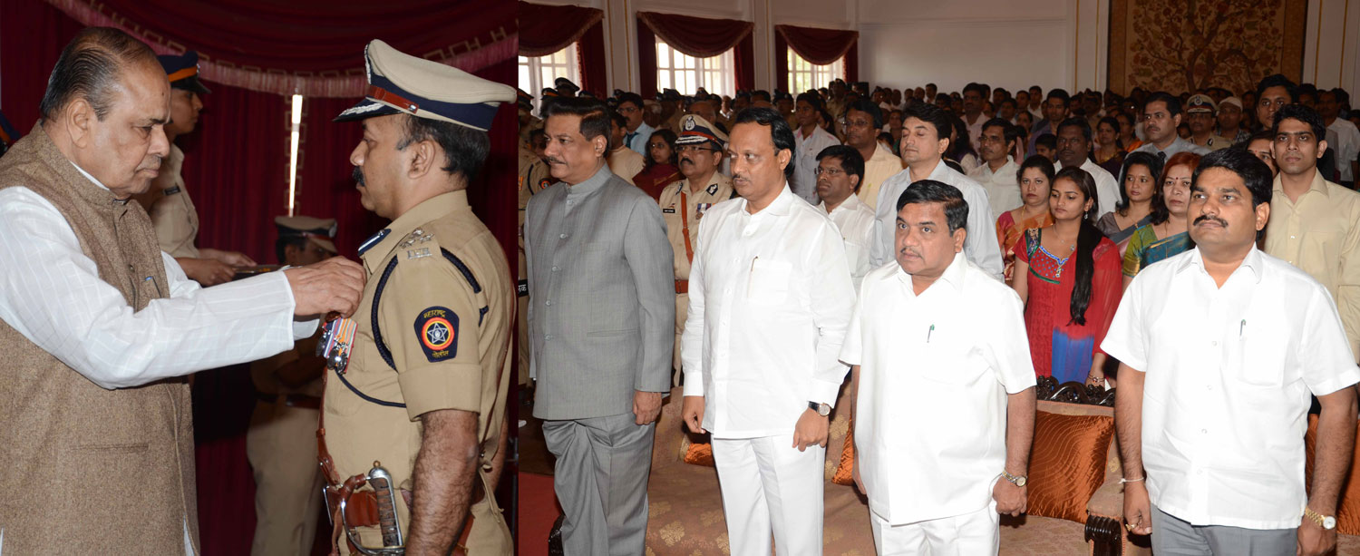 GOVERNOR OF MAHARASHTRA K.SHANKARANARAYANAN,CHIEF MINISTER PRITHVIRAJ CHAVAN,DY CHIEF MINISTER AJITDADA PAWAR,HOME MINISTER R.R. PATIL,STATE HOME MINISTER SATEJ PATIL AT DARBAR HALL RAJ BHAVAN.