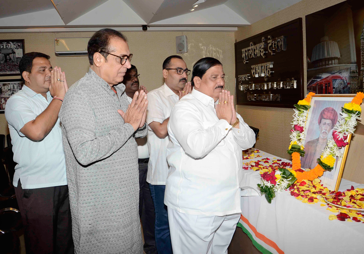 Mumbai Congress tribute to Mahatma Jyotiba Phule on his Death Anniversary at Rajiv Gandhi Bhavan Azad Maidan.