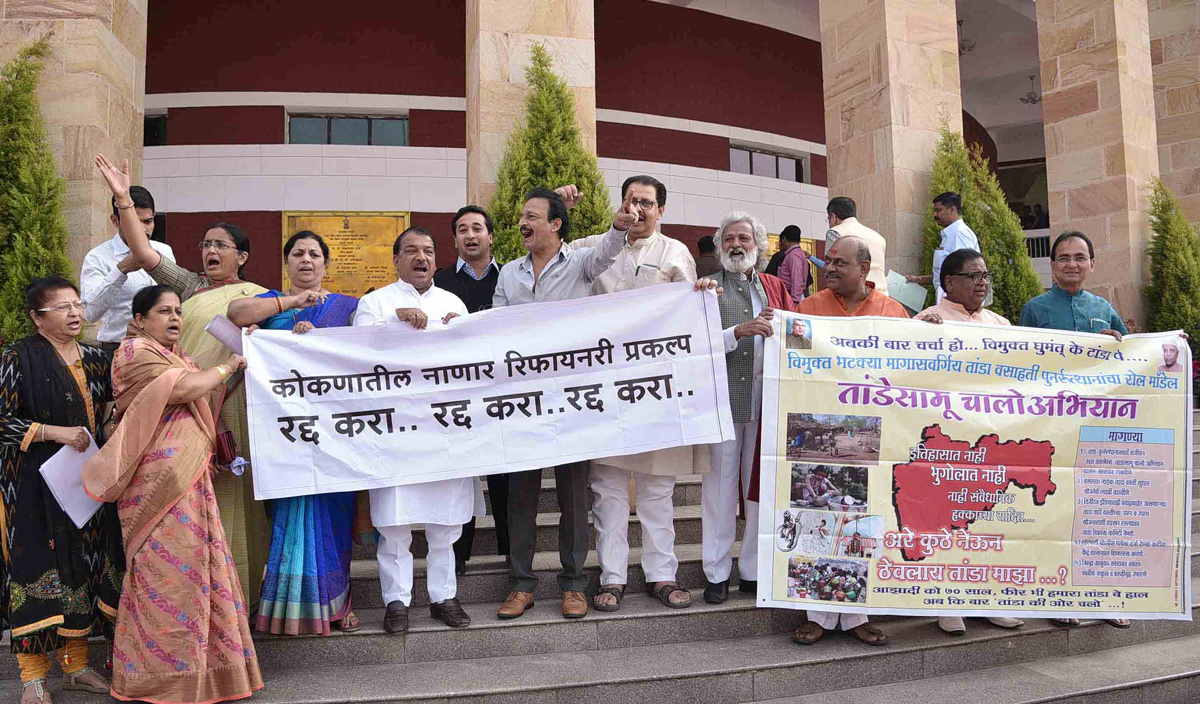 #NagpurSession: Opp.Leader's Protest at 3rd Day Assembly Winter Session Nagpur Vidhan Bhavan.