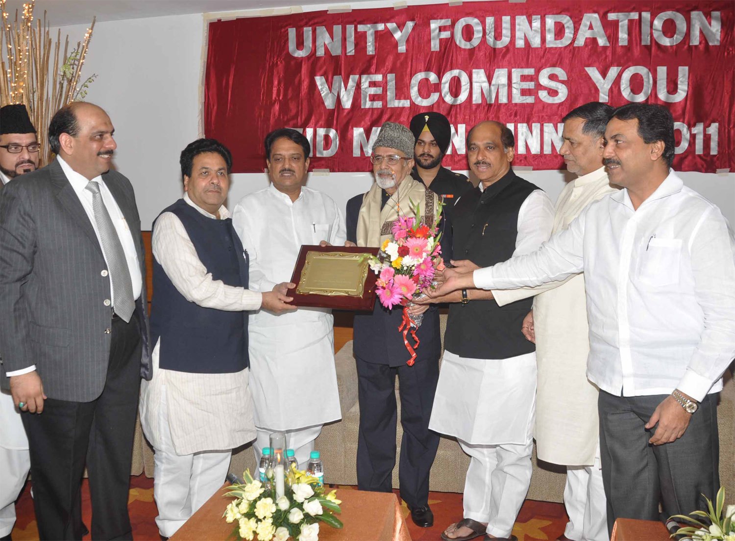 UNION MINISTER VILASRAO DESHMUKH FELICITATING DR.SAYYED AHMED GOVERNOR OF JHARKHAN IN MUMBAI.