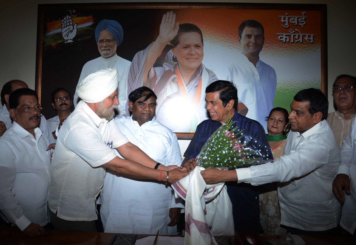 UNION CABINET MINISTER FOR TRANSPORT SHRI.OSCAR FERNANDES & MUMBAI CONGRESS PRESIDENT PROF.JANARDAN CHANDURKAR AT MRCC.