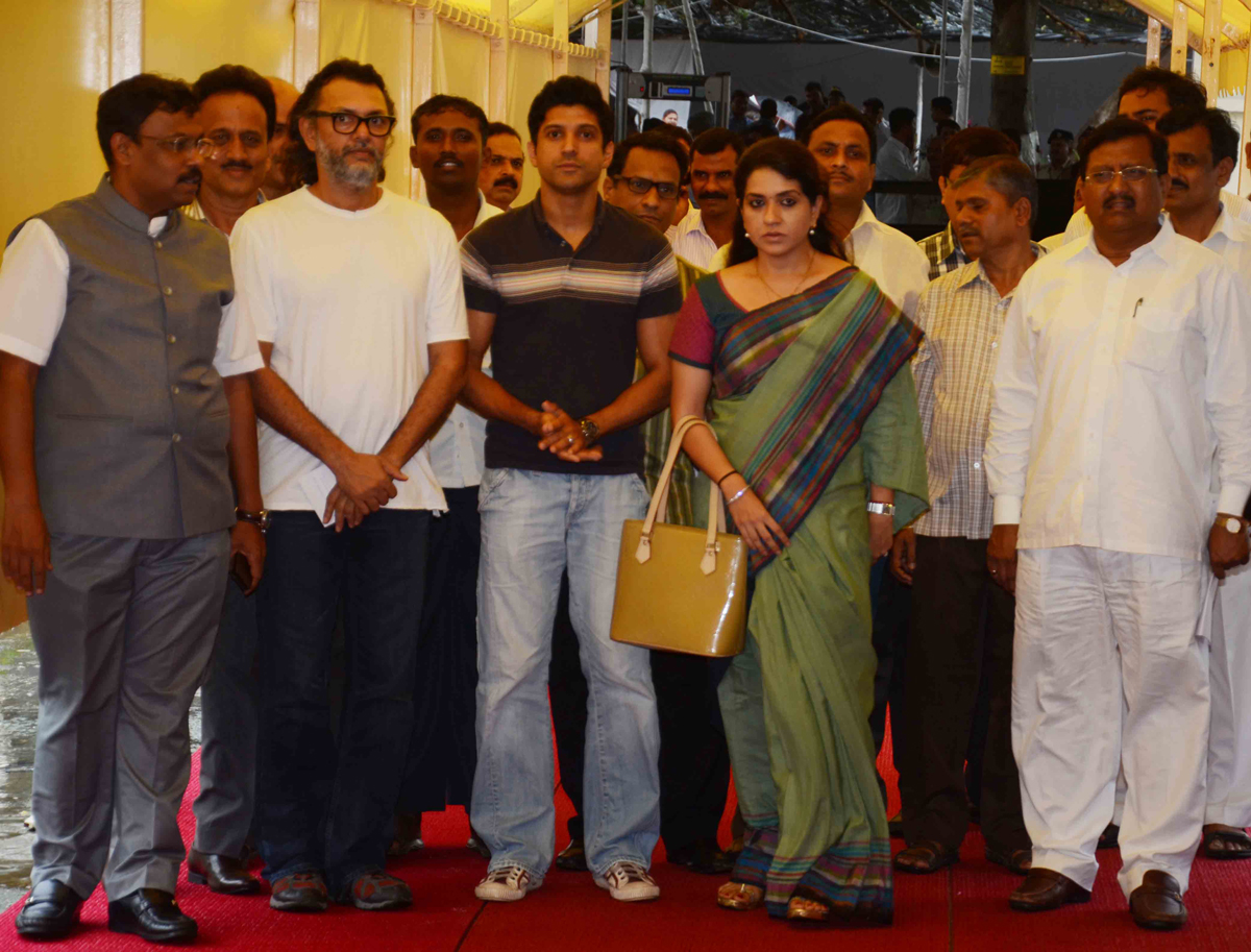 CINE STAR OF "BHAG MILKHA BHAG" FARHAN AKHTAR WITH BJP LEADERS TEAM AT VIDHAN BHAVAN.