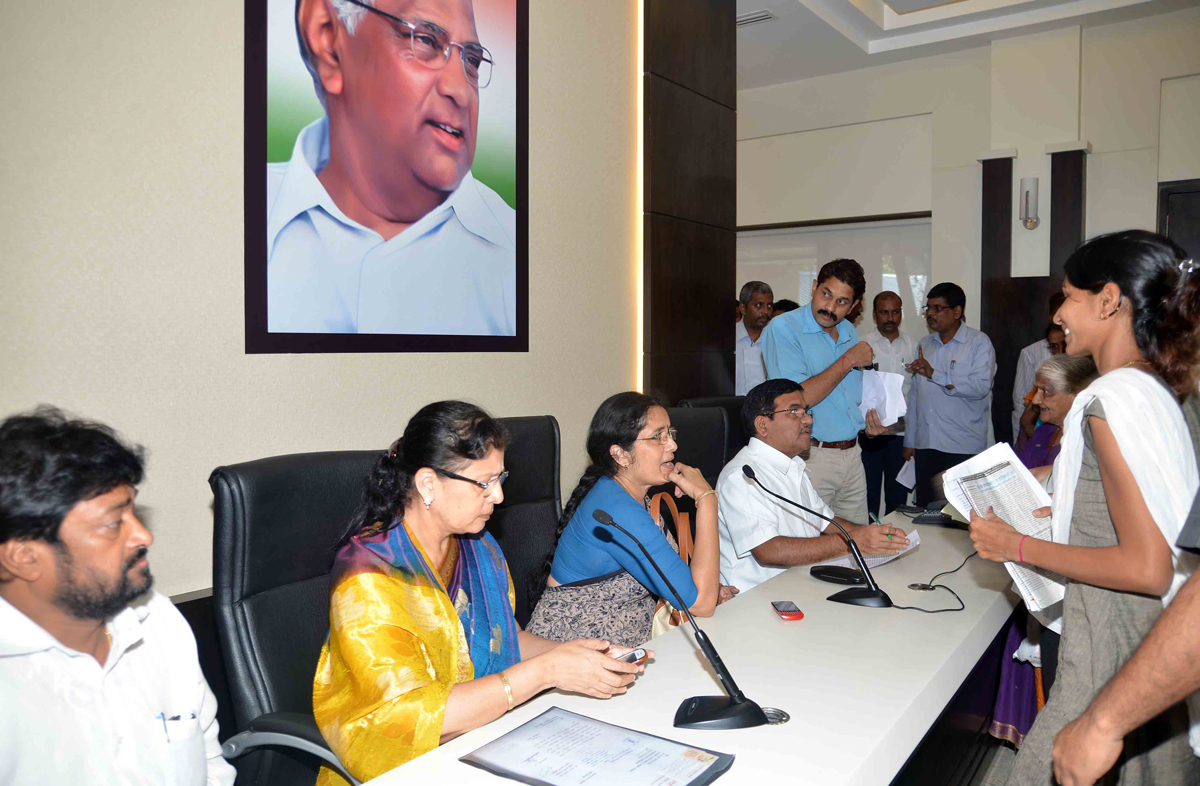 HOME MINISTER R.R.PATIL JANTA DARBAR AT RASHTRAVADI BHAVAN.