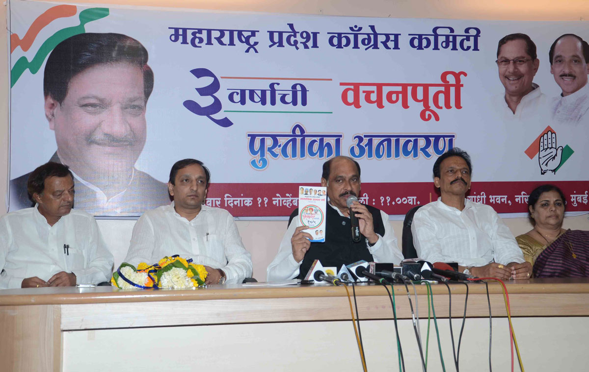 MPCC PRESIDENT MANIKRAO THAKRE IN PRESS CONFERENCE AT GANDHI BHAVAN.