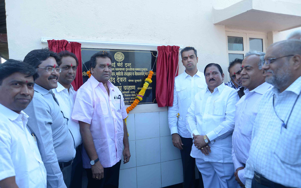 Union Minister Of State & South Mumbai MP.Milind Deora at Ferry Wharf (Bhaucha Dhakka).