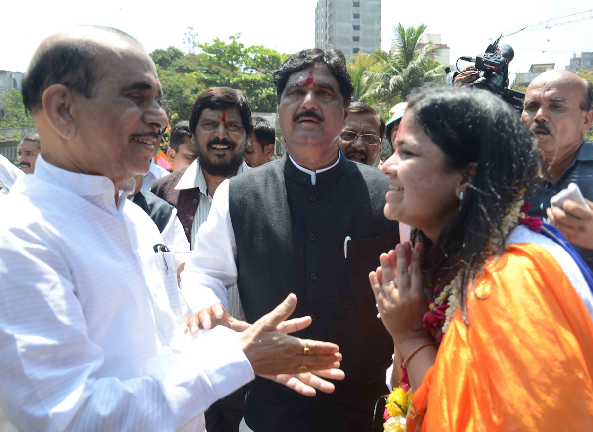 Mahayuti MP.Candidate Poonam Mahajan Rao Filed her Nomination Form at Bandra Dist.Administrative Collector Office.