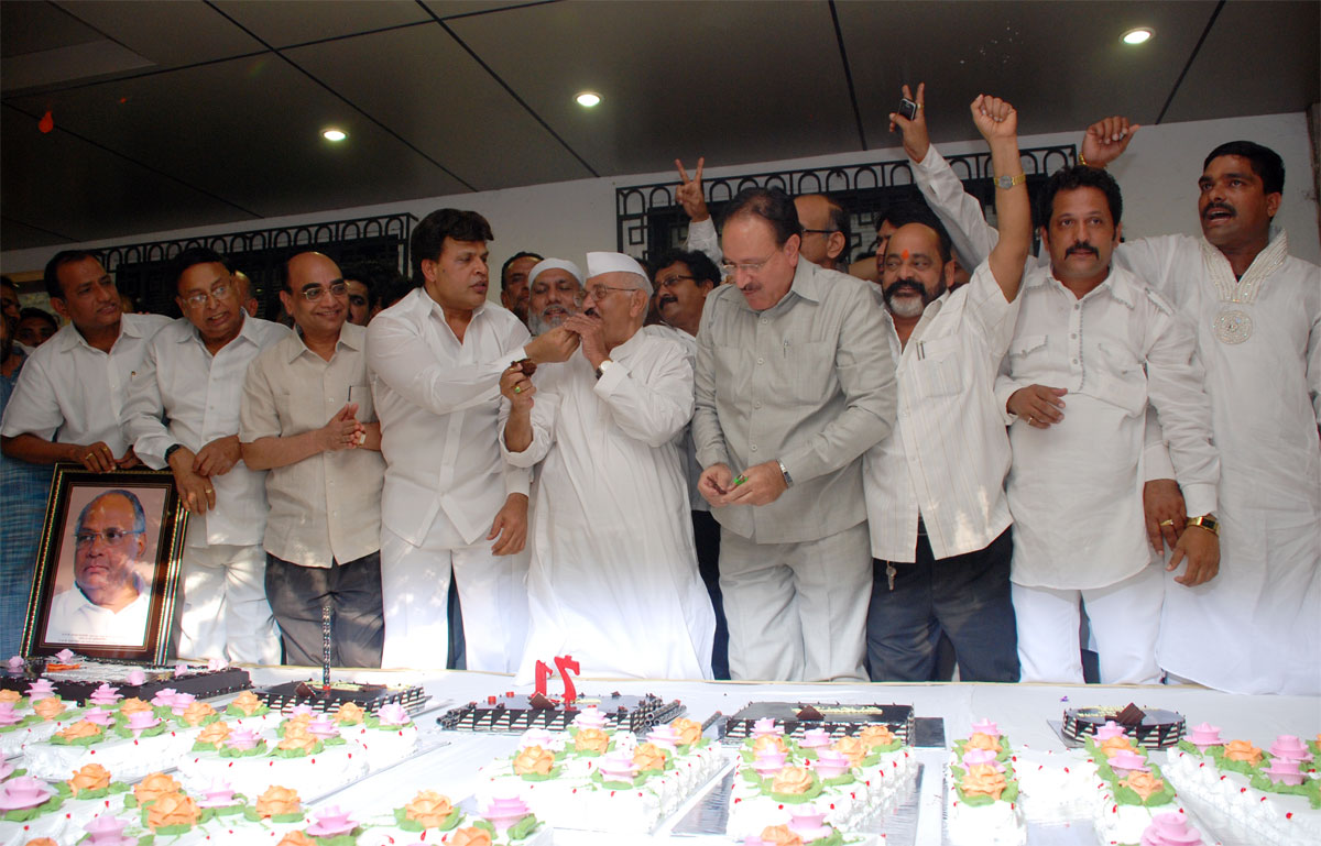 MAHARASHTRA PRADESH RASHTRAVADI CONGRESS & MUMBAI RASHTRAVADI  CONGRESS CELEBRATED NCP CHIEF SHARADCHANDRA PAWAR 71 st  BIRTHDAY IN MUMBAI.