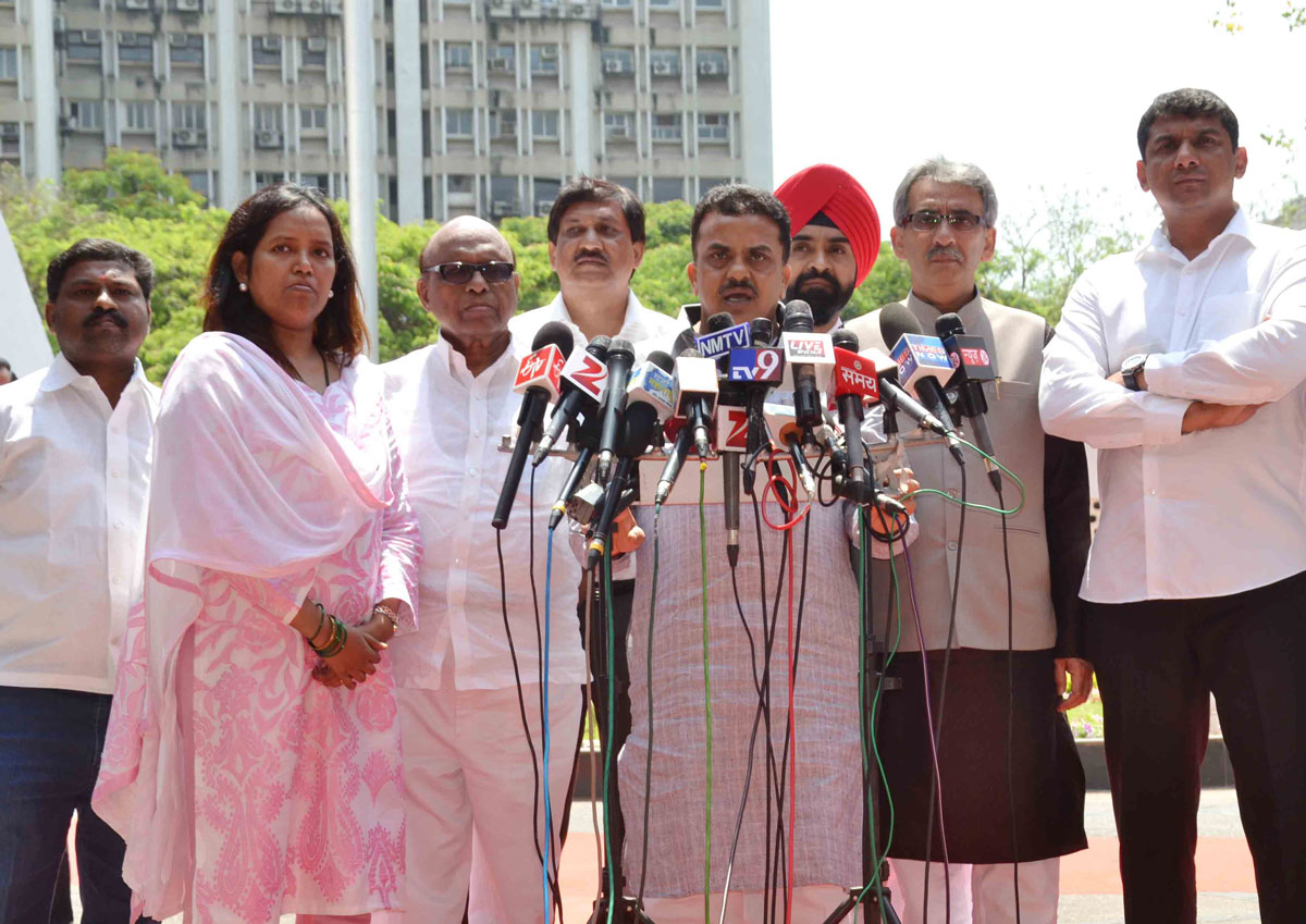 Mumbai Congress President Sanjay Nirupam Press Conference at Vidhan Bhavan.