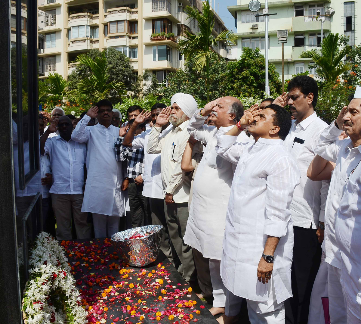 Tribute To Bharatratna Late.Prime Minister Rajivji Gandhi By Mumbai Congress On His Death Anniversary.